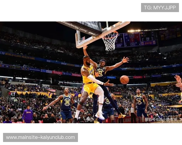 湖人詹姆斯转换推进直杀篮下完成2加1，展现王者风采