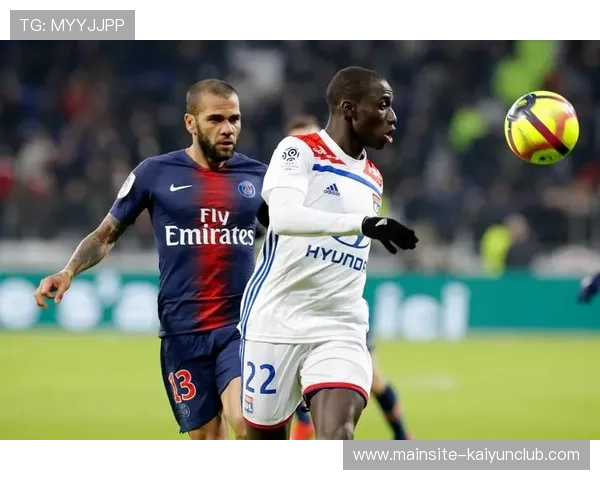 法甲里昂中场渗透精准,锋线高效终结:足球的艺术与战术完美结合 法甲里昂中场渗透精准,锋线高效终结:足球的艺术与战术完美结合