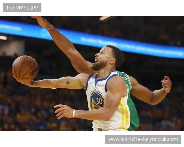 勇士战术延展：如何在不同对手面前调整外线跑位