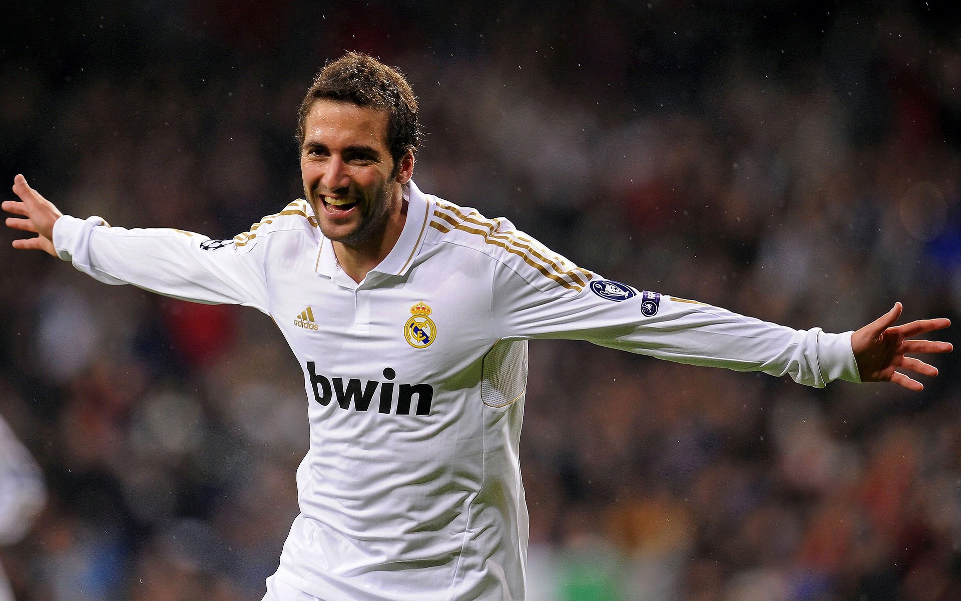 网球公开赛吸引众多顶级选手参赛